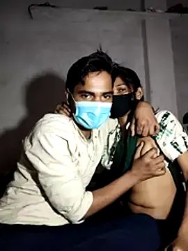 realcouple71 on StripChat