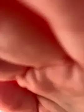 RiriRoseey on StripChat 