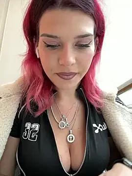 RiriRoseey on StripChat 