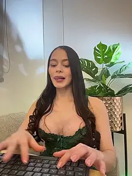 rubyhill_2711 on StripChat