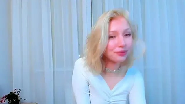 SallyCha on StripChat 