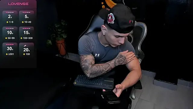 SalvatoreDmore on StripChat