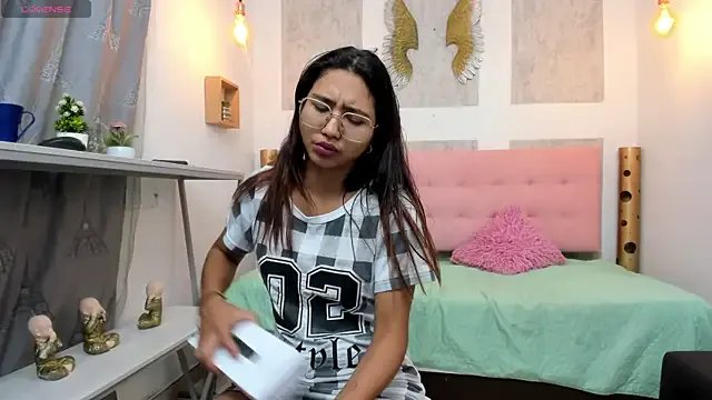 SamanthaFox_8 on StripChat 