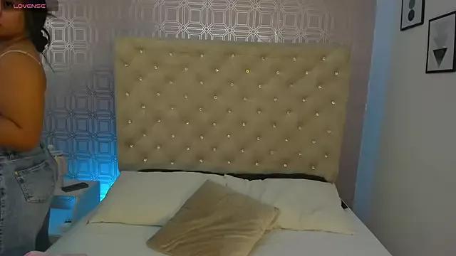 Sara_Desire on StripChat 