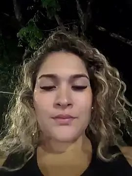 Sara_smiiith211 on StripChat 