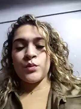 Sara_smiiith211 on StripChat 