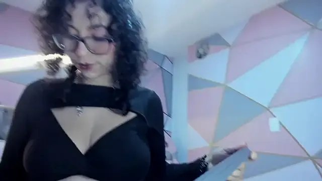 sarah_sluty on StripChat