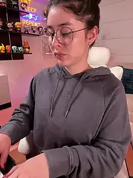 Sharon_07 on StripChat