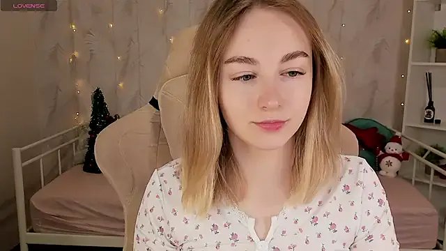 Shy_Polly on StripChat