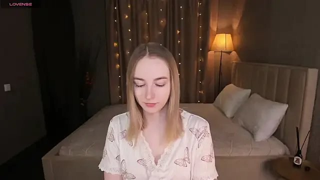 Shy_Polly on StripChat