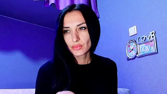 Siaconna — naked in room