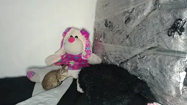 skinny_sweet2411 on StripChat