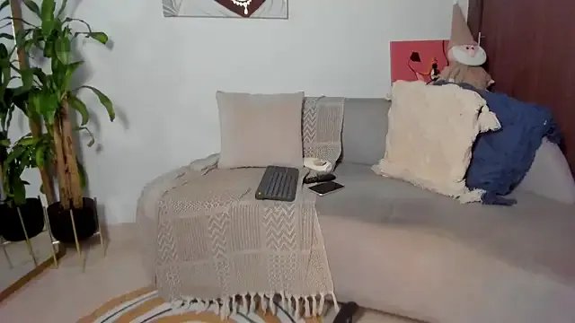 SWEET_MIA27 on StripChat 