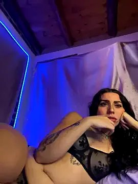 sweetbrunette22 on StripChat 