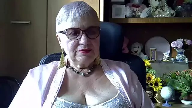 SweetCherry27 on StripChat 