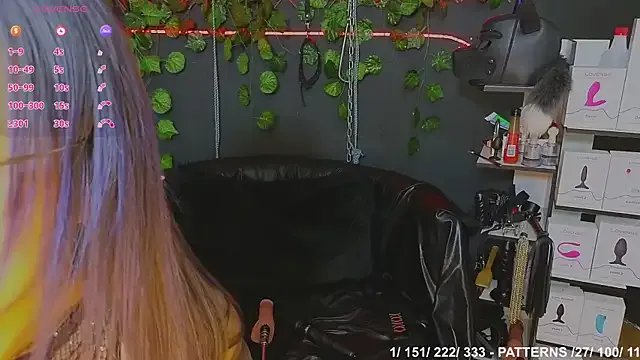 Sweett_Mollyy on StripChat 