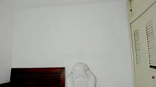 tifanymonroe — SHOW RIDE DILDO