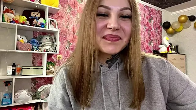 TraciBallena — show tongue