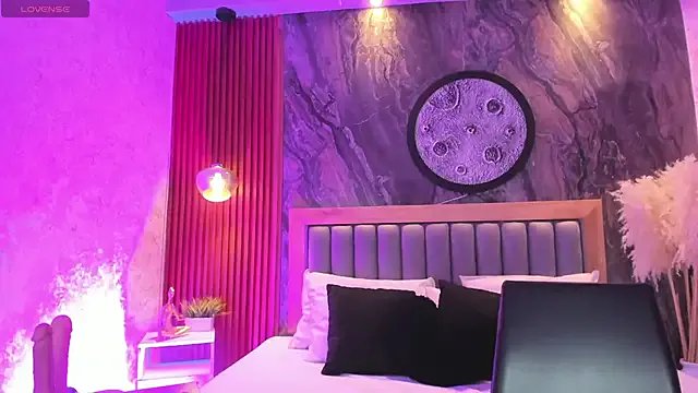 Valery_Shadey on StripChat