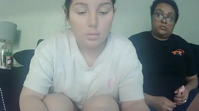 vanilla_chocolate23 on StripChat