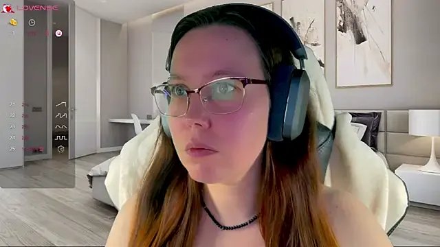 Victoria_Romans on StripChat