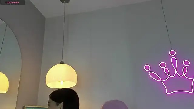 violeth_hill on StripChat