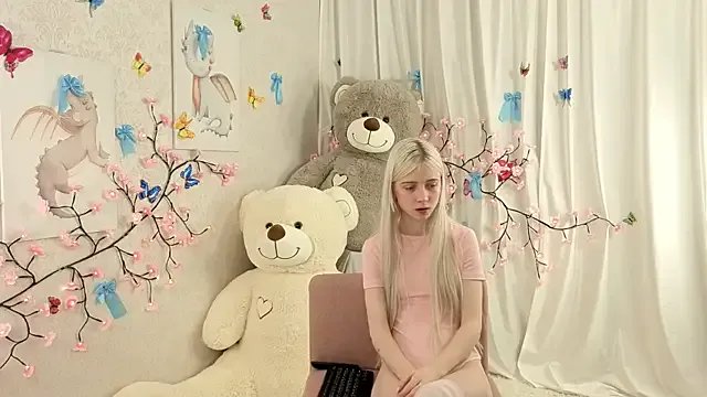 ViollaBloom on StripChat