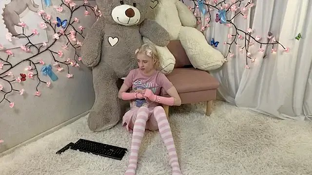 ViollaBloom on StripChat