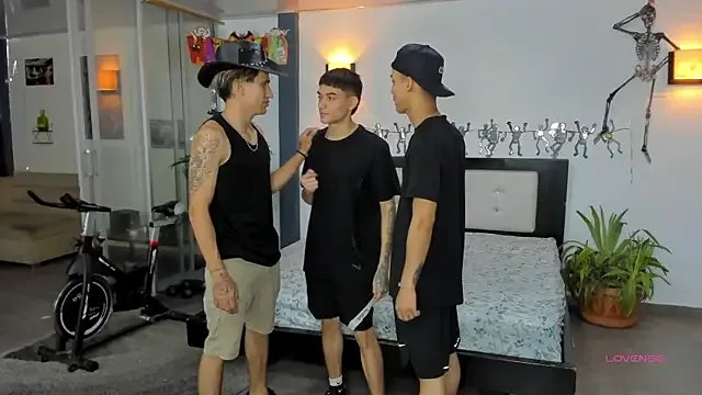 Voyeurism_guyss on StripChat