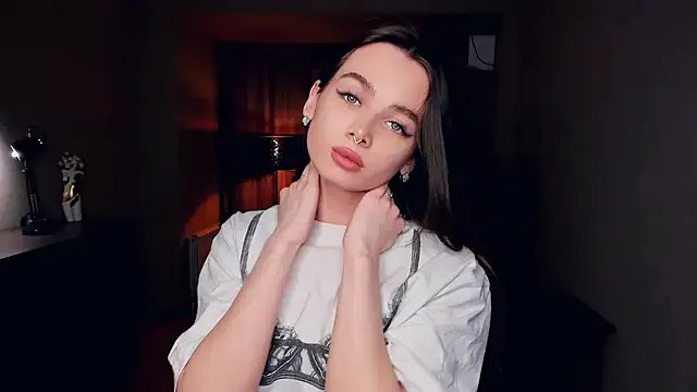 YvonneRobes on StripChat