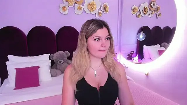 ZaraBloom — something sexy 