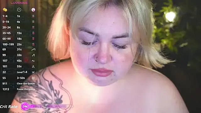 ZaraReignn on StripChat 