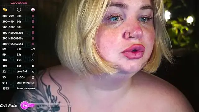 ZaraReignn on StripChat 