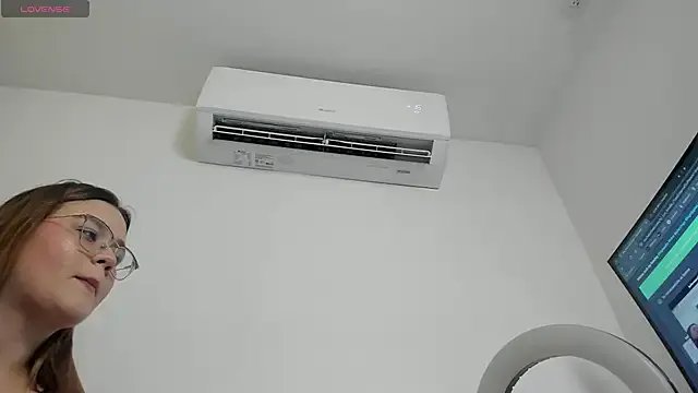 zoe_hugeboobs — bouncing tits with oil