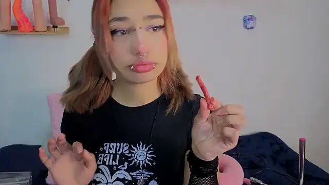 zoelight18 on StripChat